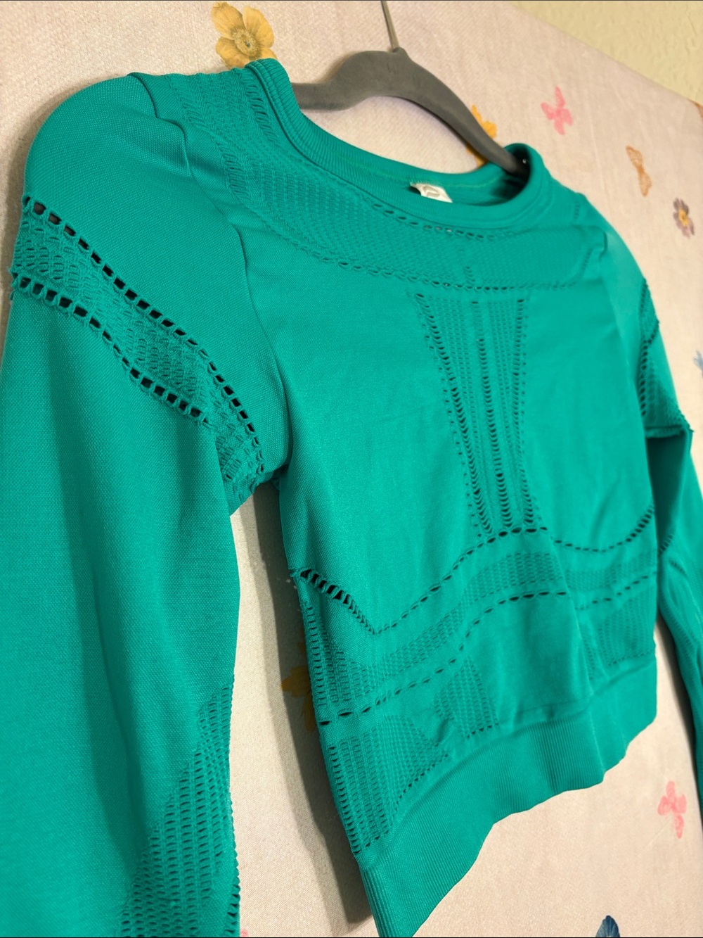 Fabletics - Teal Knit Long-Sleeve Crop Top - Picture 3 of 10
